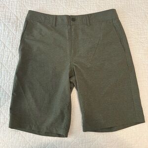 Goodfellow Men’s Dark Green Shorts. Size 32 with a 9 inch inseam.